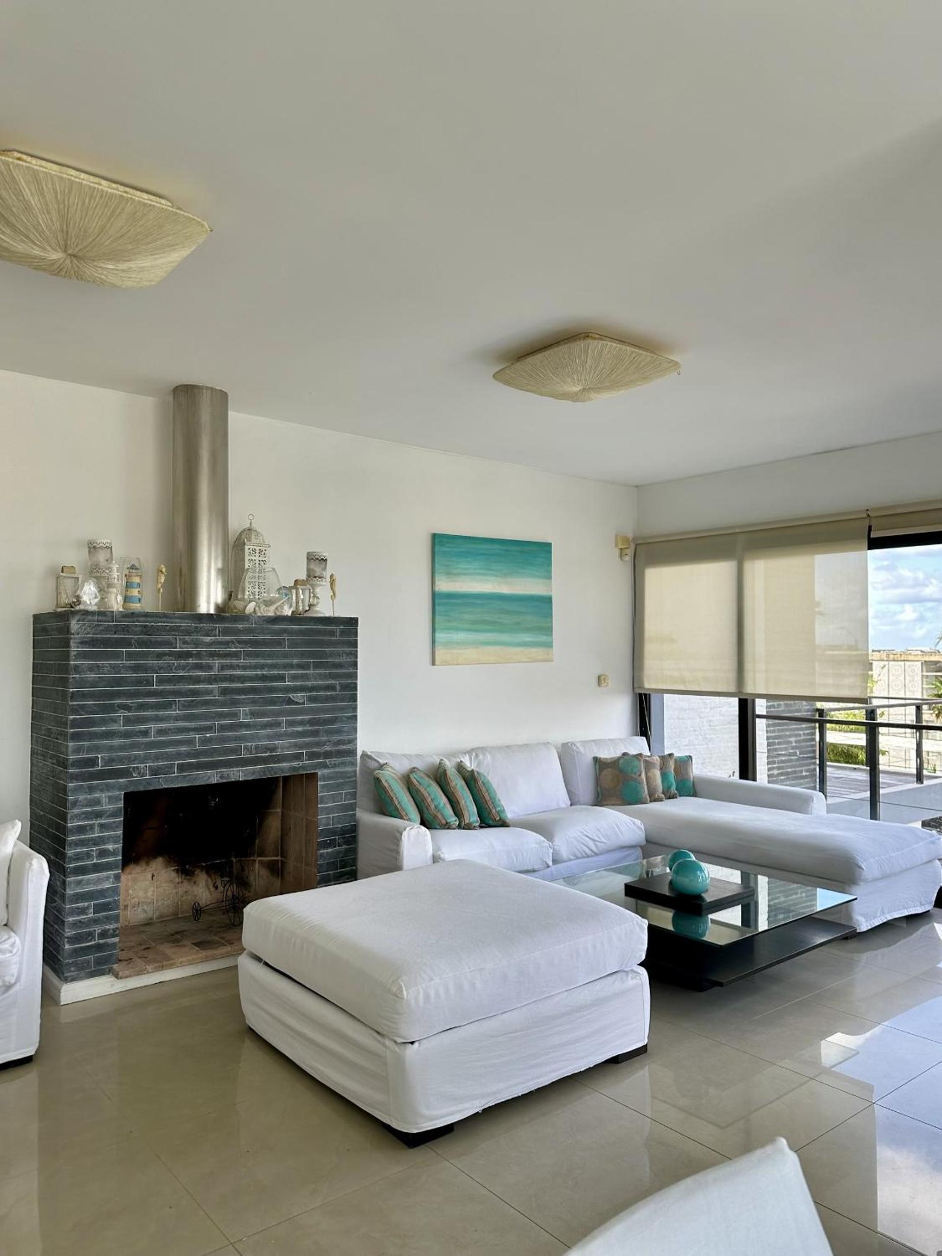 Amplio duplex al mar en manantiales