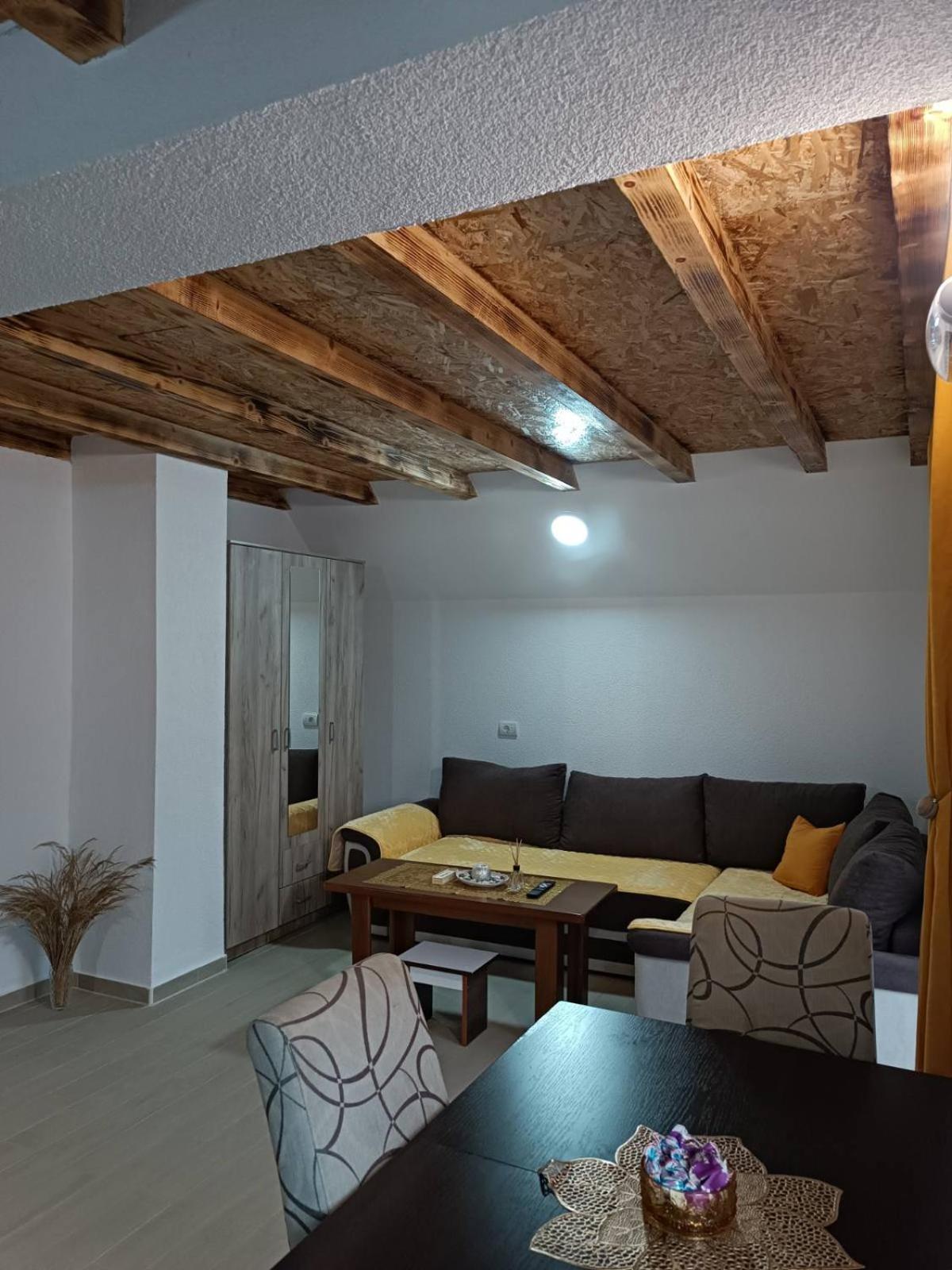 Apartmani Lena