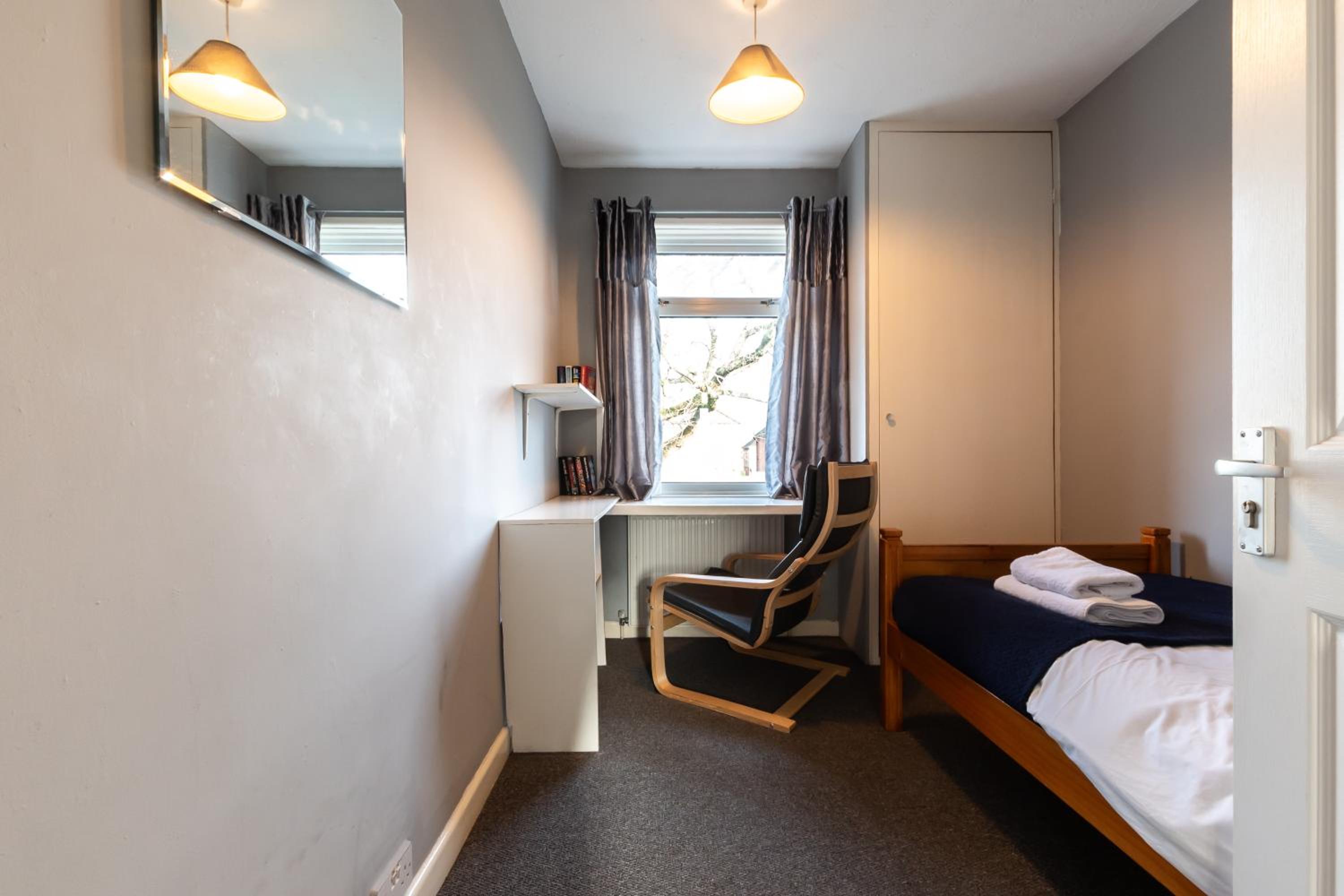 6 beds in 4 bedrooms house view 5