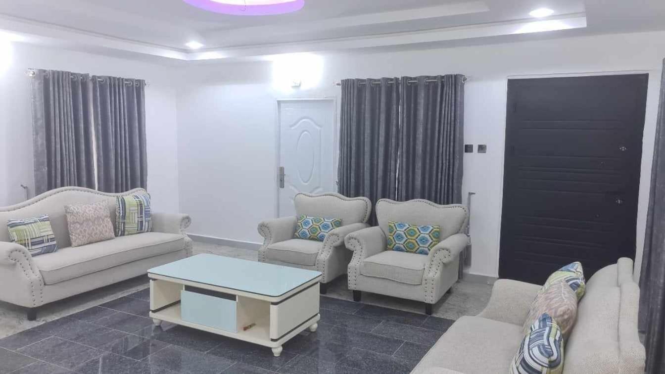 IBADAN LUXURY APARTMENT view 4