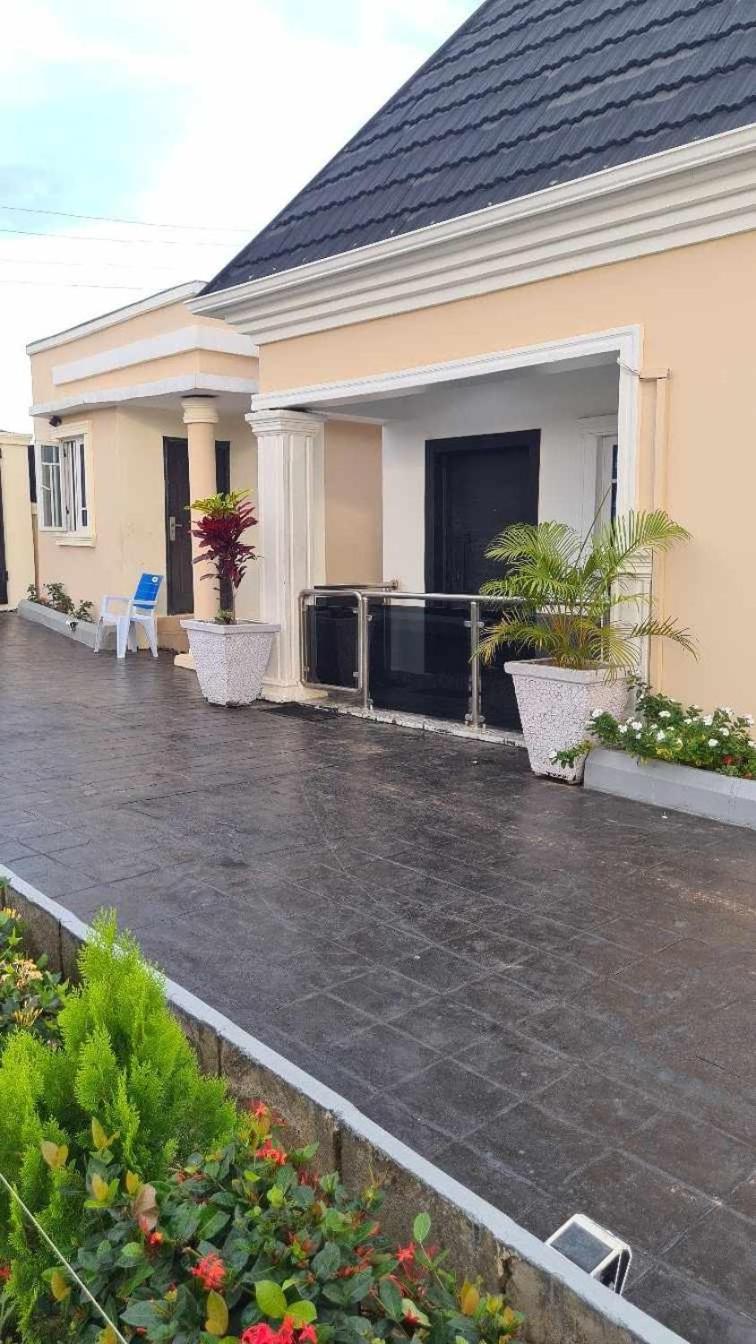 IBADAN LUXURY APARTMENT view 3