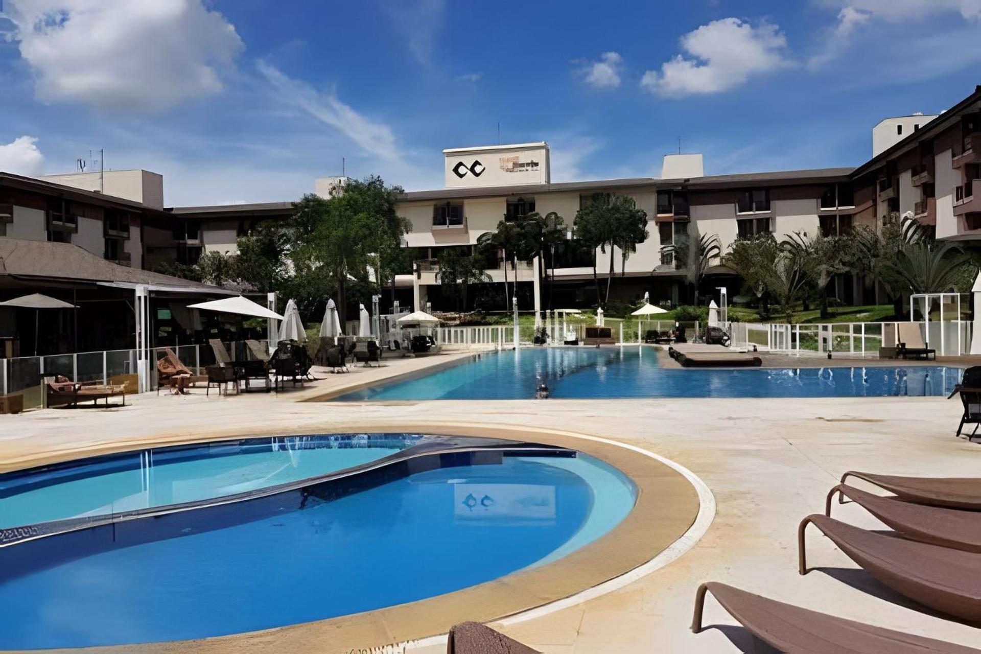 Life Resort beira lago próx a esplanada