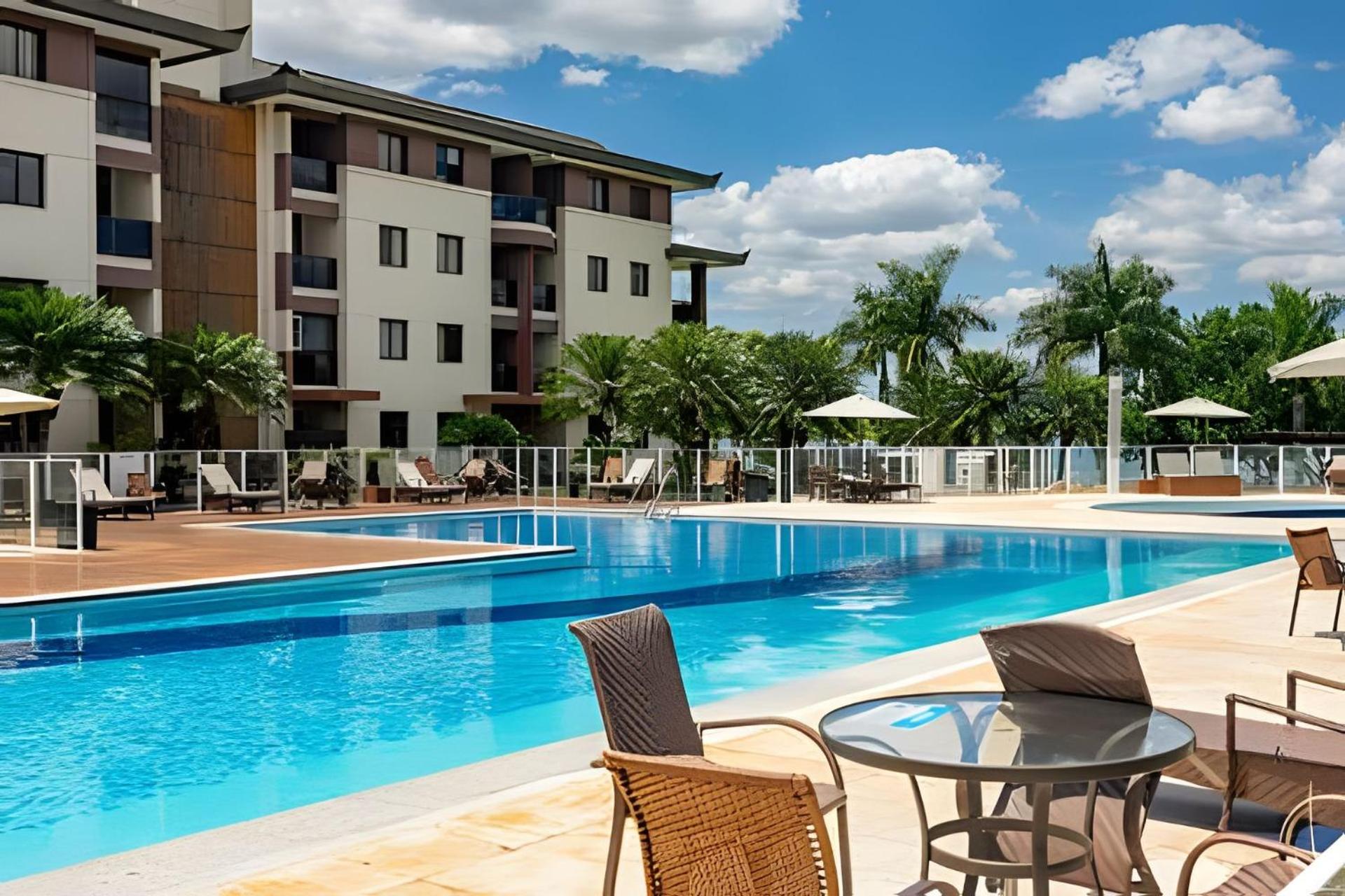 Life Resort beira lago próx a esplanada