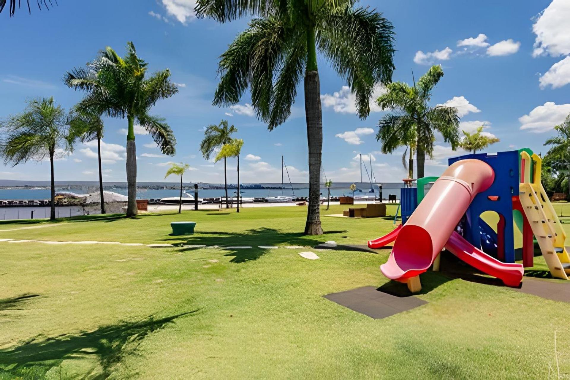 Life Resort beira lago próx a esplanada