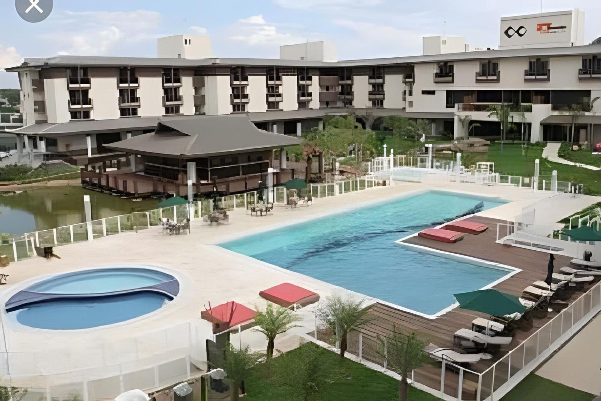 Life Resort beira lago próx a esplanada