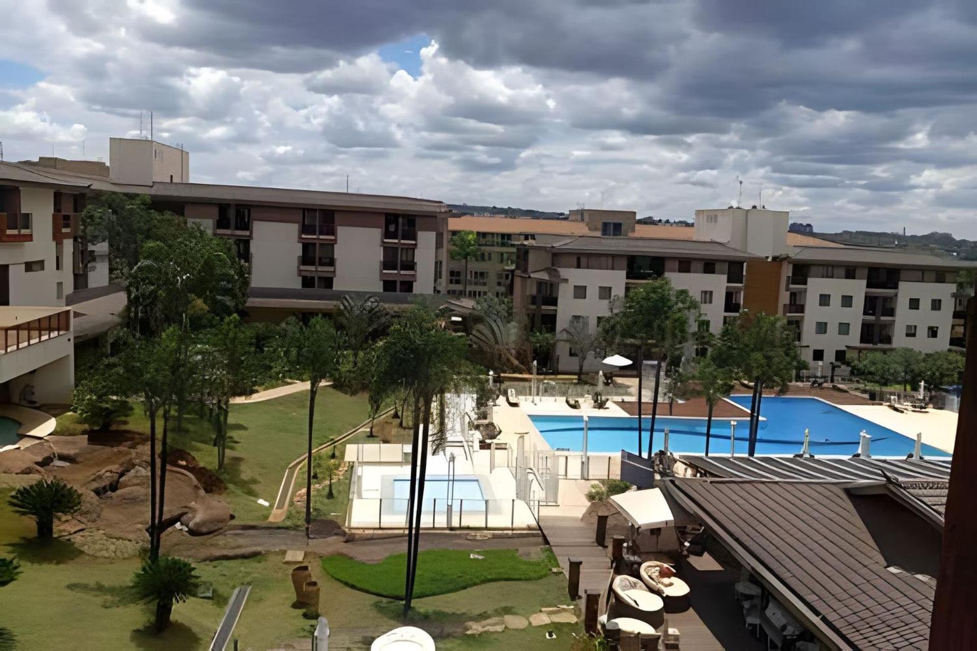 Life Resort beira lago próx a esplanada