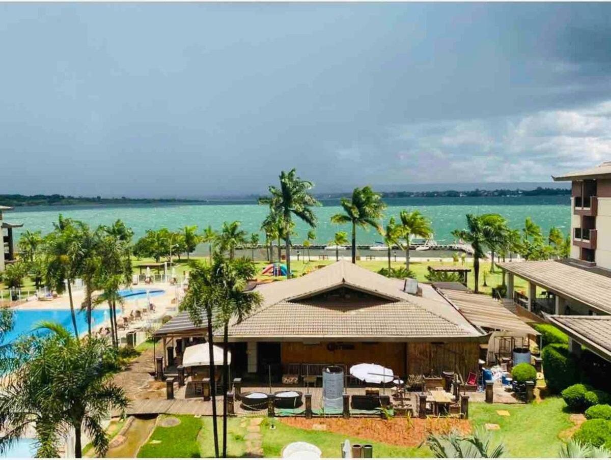 Life Resort beira lago próx a esplanada