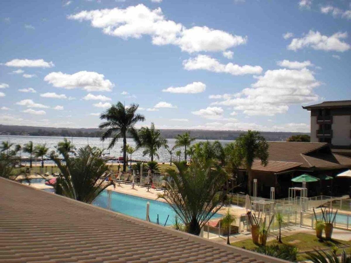 Life Resort beira lago próx a esplanada