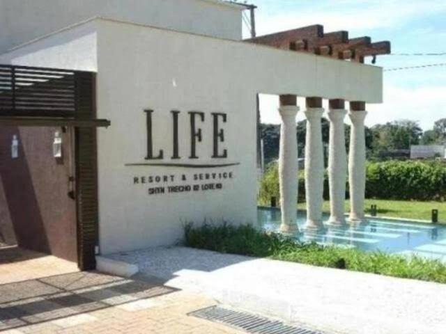 Life Resort beira lago próx a esplanada
