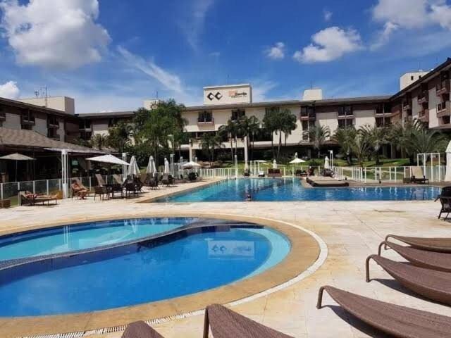 Life Resort beira lago próx a esplanada