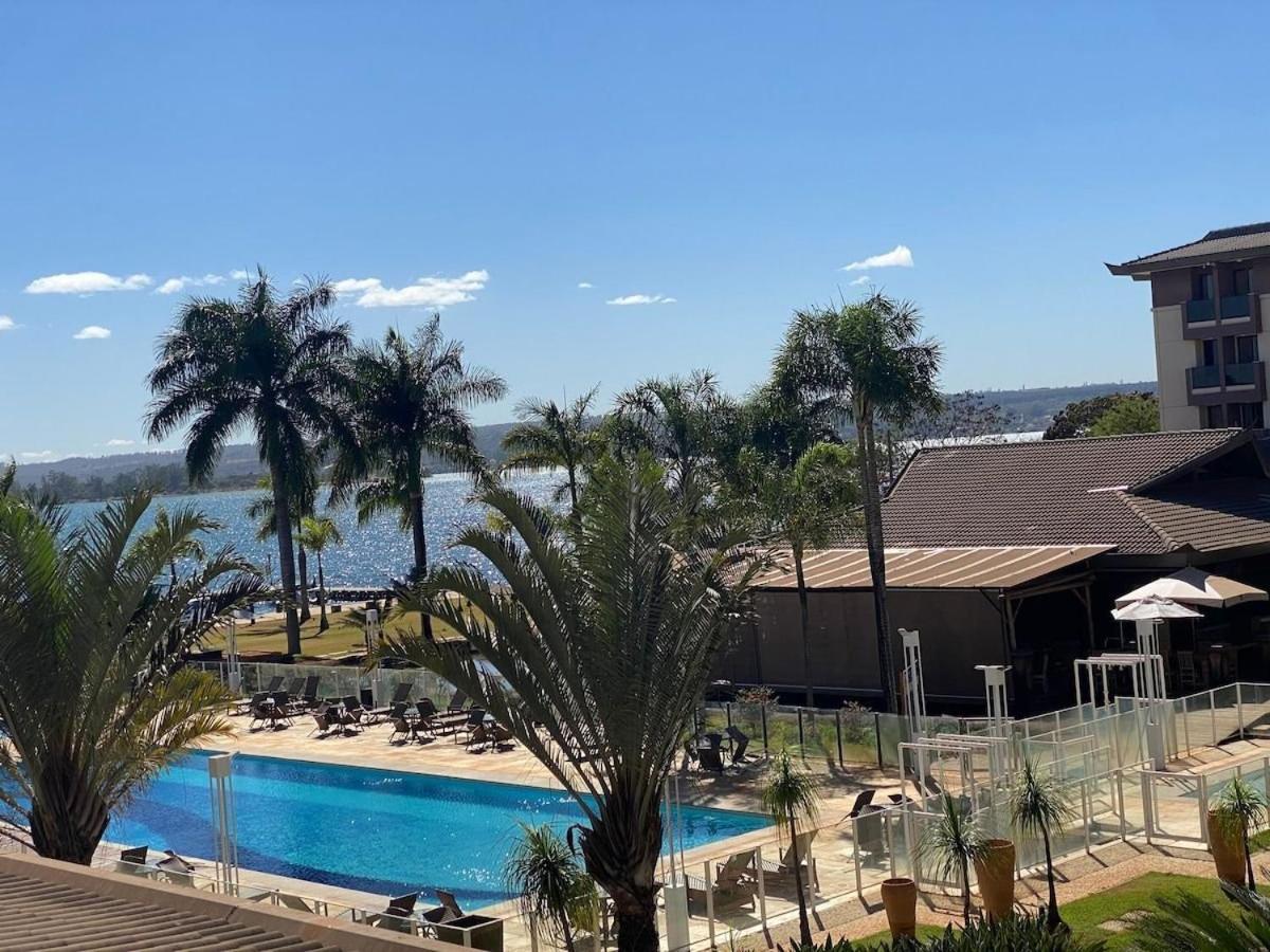 Life Resort beira lago próx a esplanada