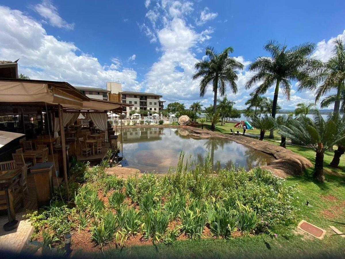 Life Resort beira lago próx a esplanada