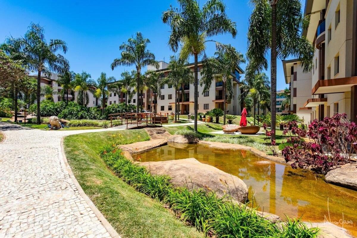 Life Resort beira lago próx a esplanada