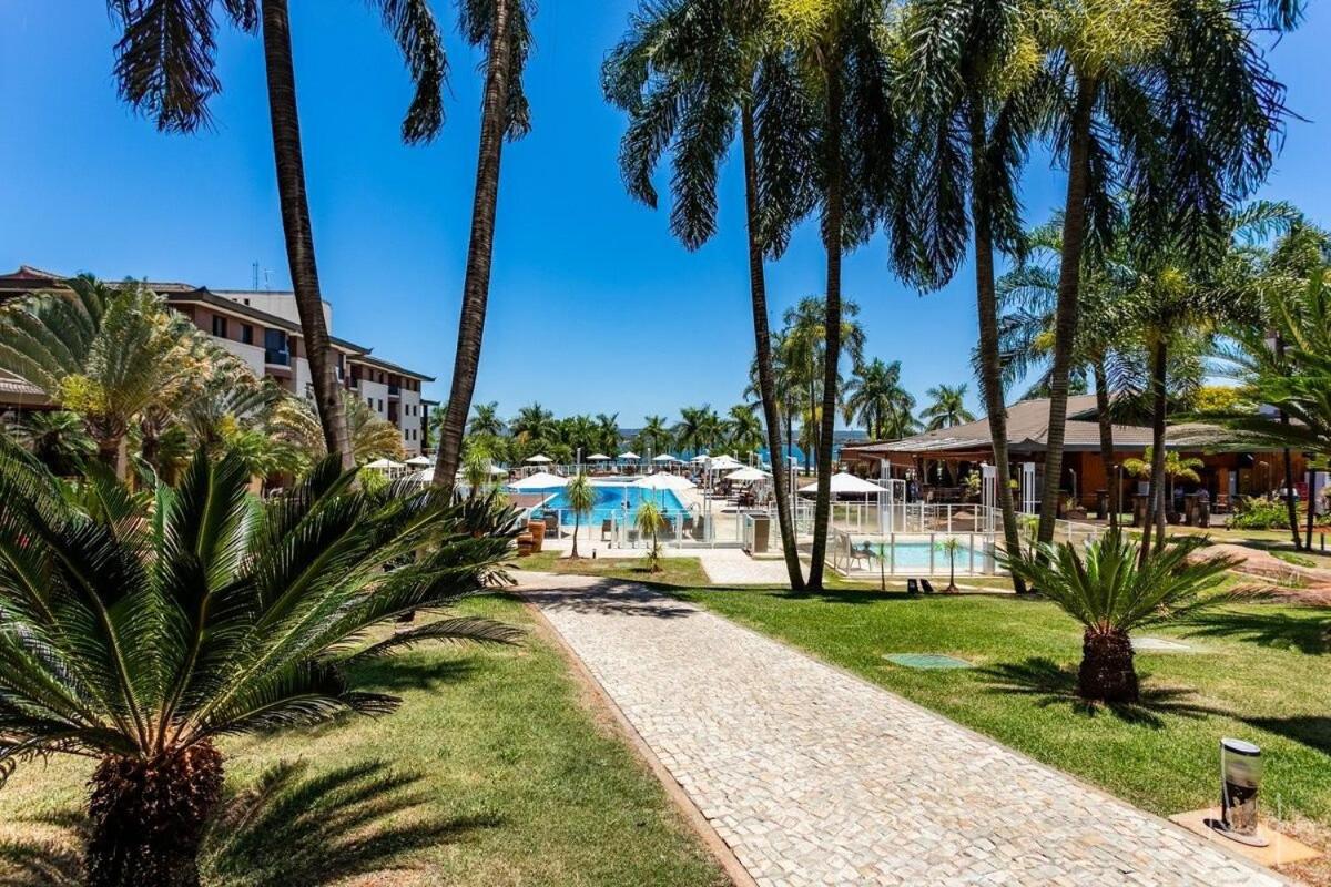 Life Resort beira lago próx a esplanada