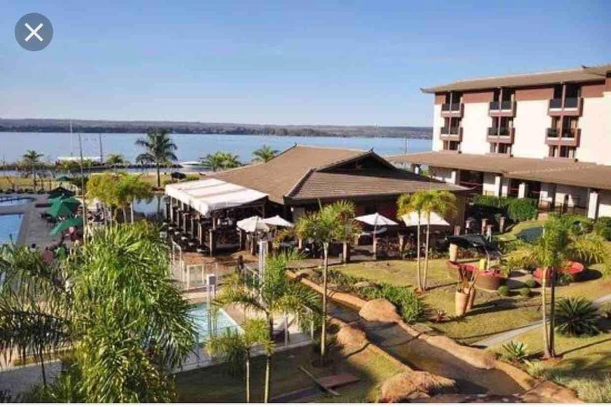 Life Resort beira lago próx a esplanada