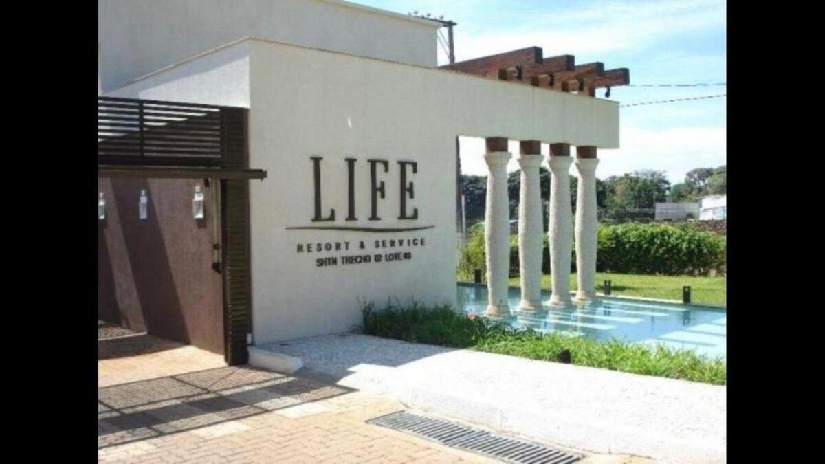 Life Resort beira lago próx a esplanada