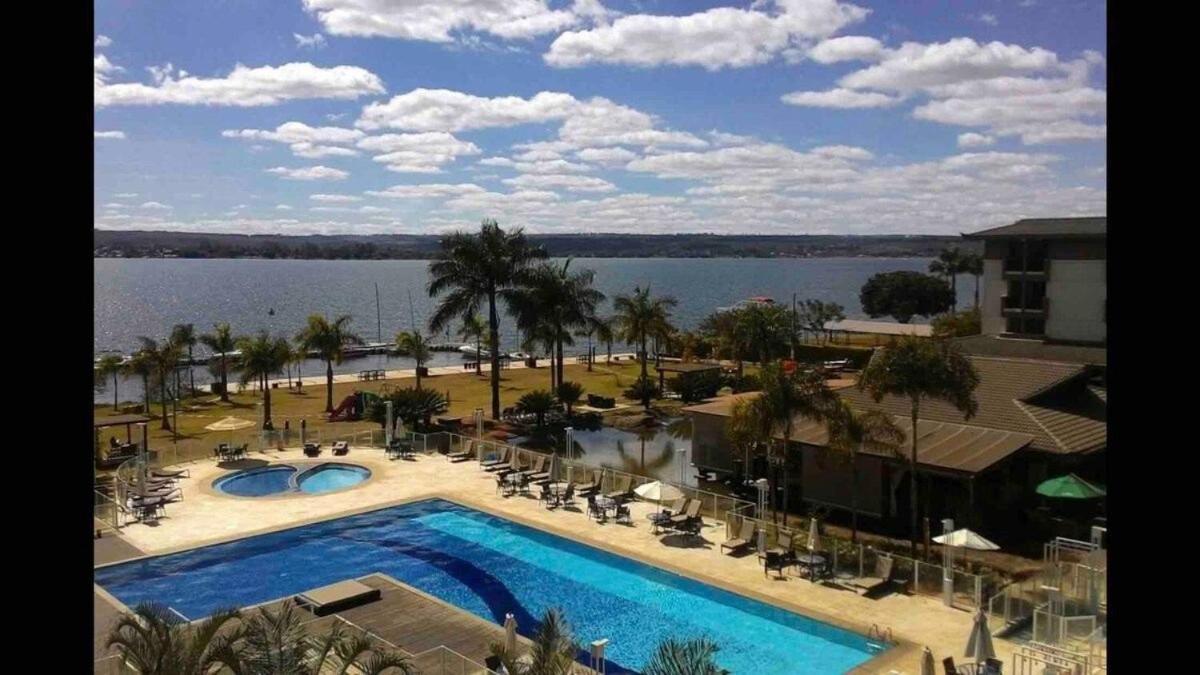 Life Resort beira lago próx a esplanada