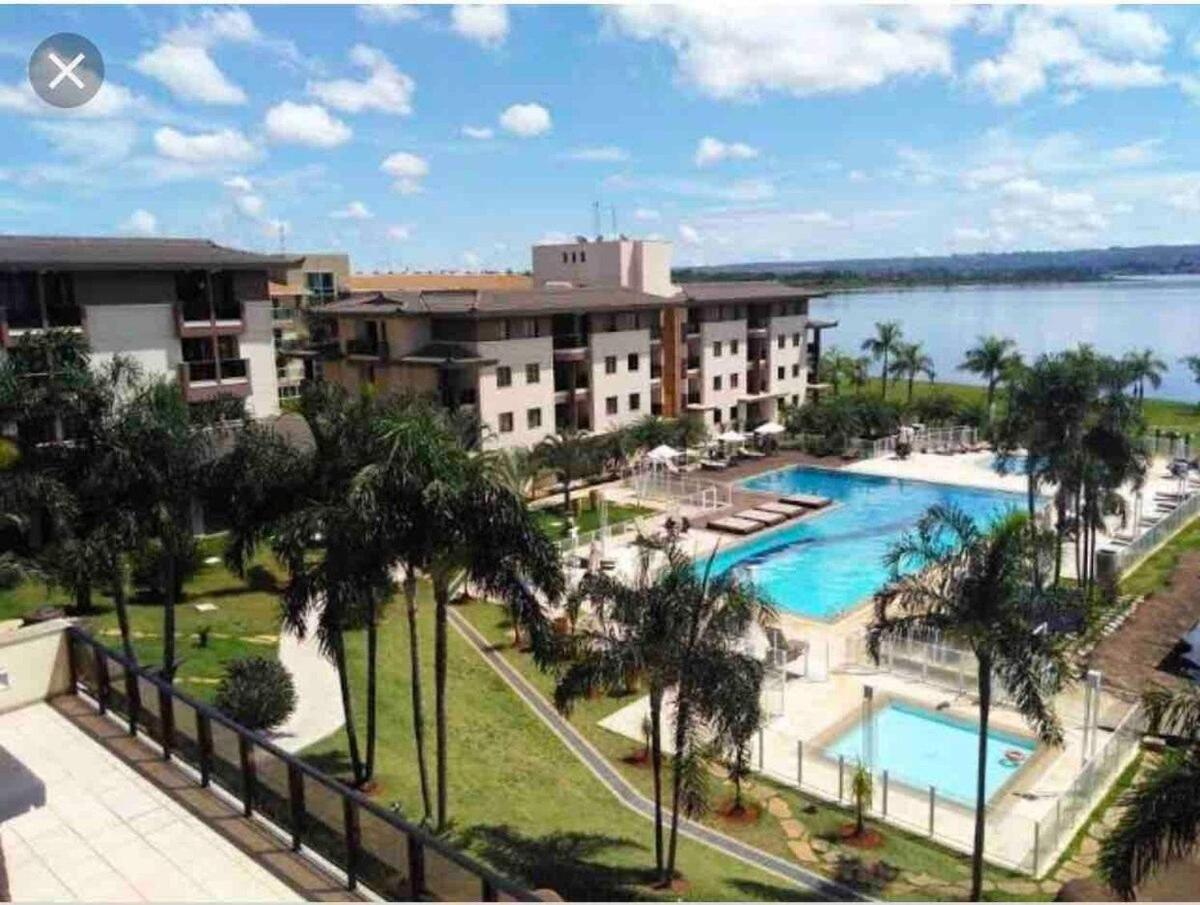 Life Resort beira lago próx a esplanada