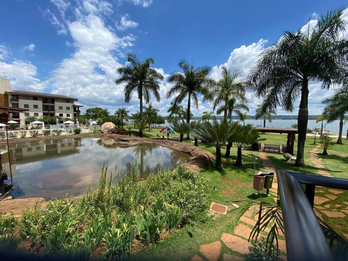 Life Resort beira lago próx a esplanada