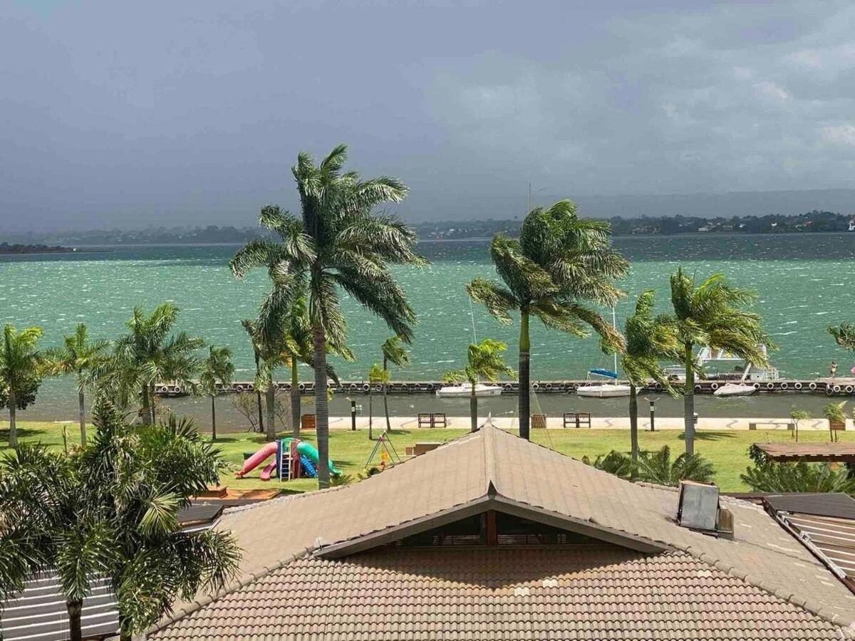 Life Resort beira lago próx a esplanada