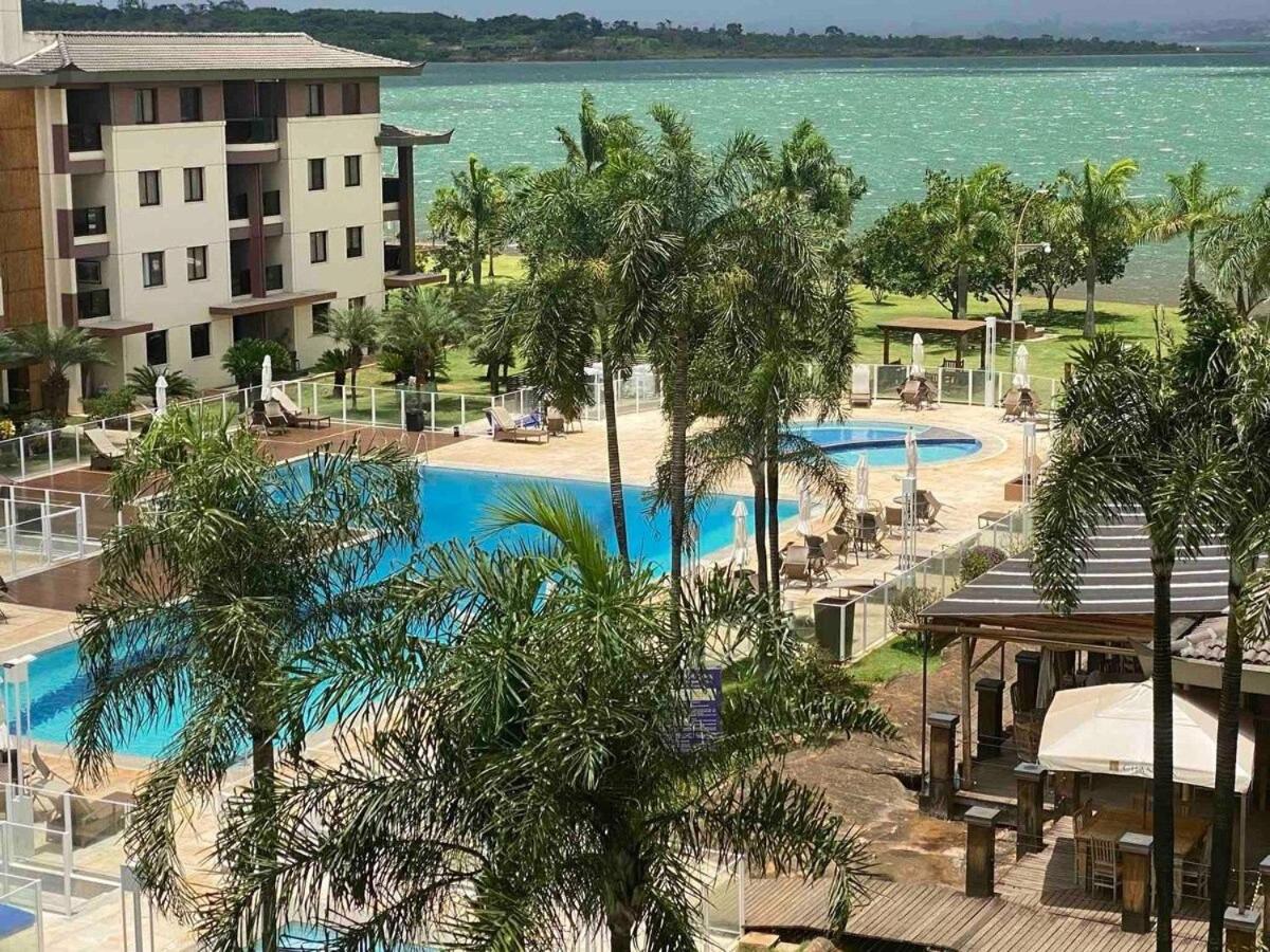 Life Resort beira lago próx a esplanada