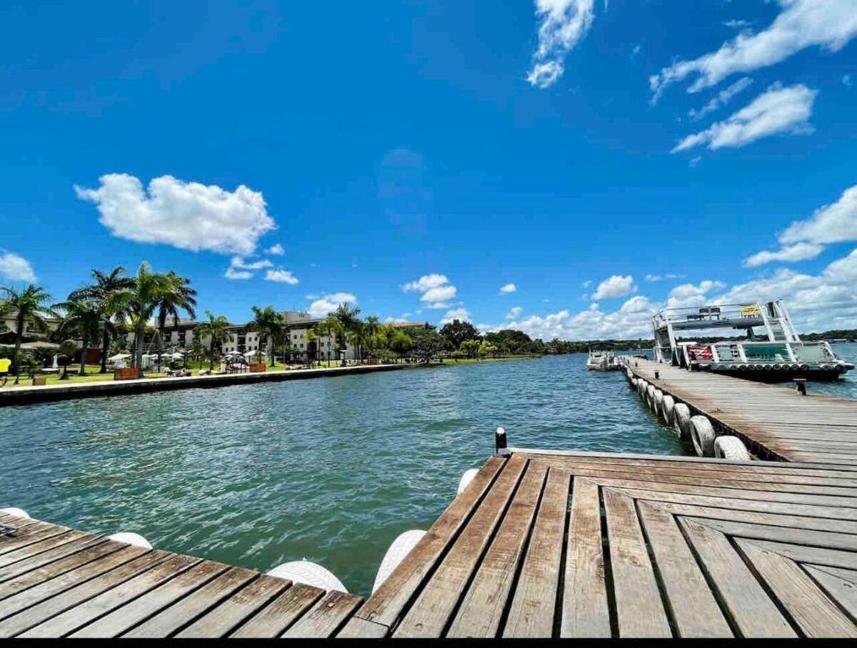 Life Resort beira lago próx a esplanada