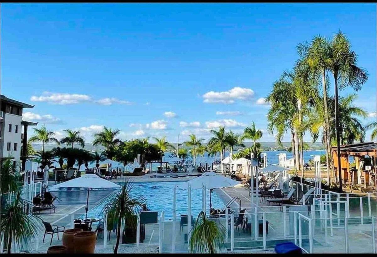 Life Resort beira lago próx a esplanada