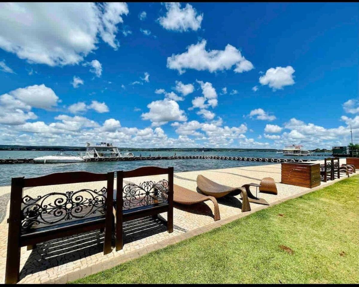 Life Resort beira lago próx a esplanada