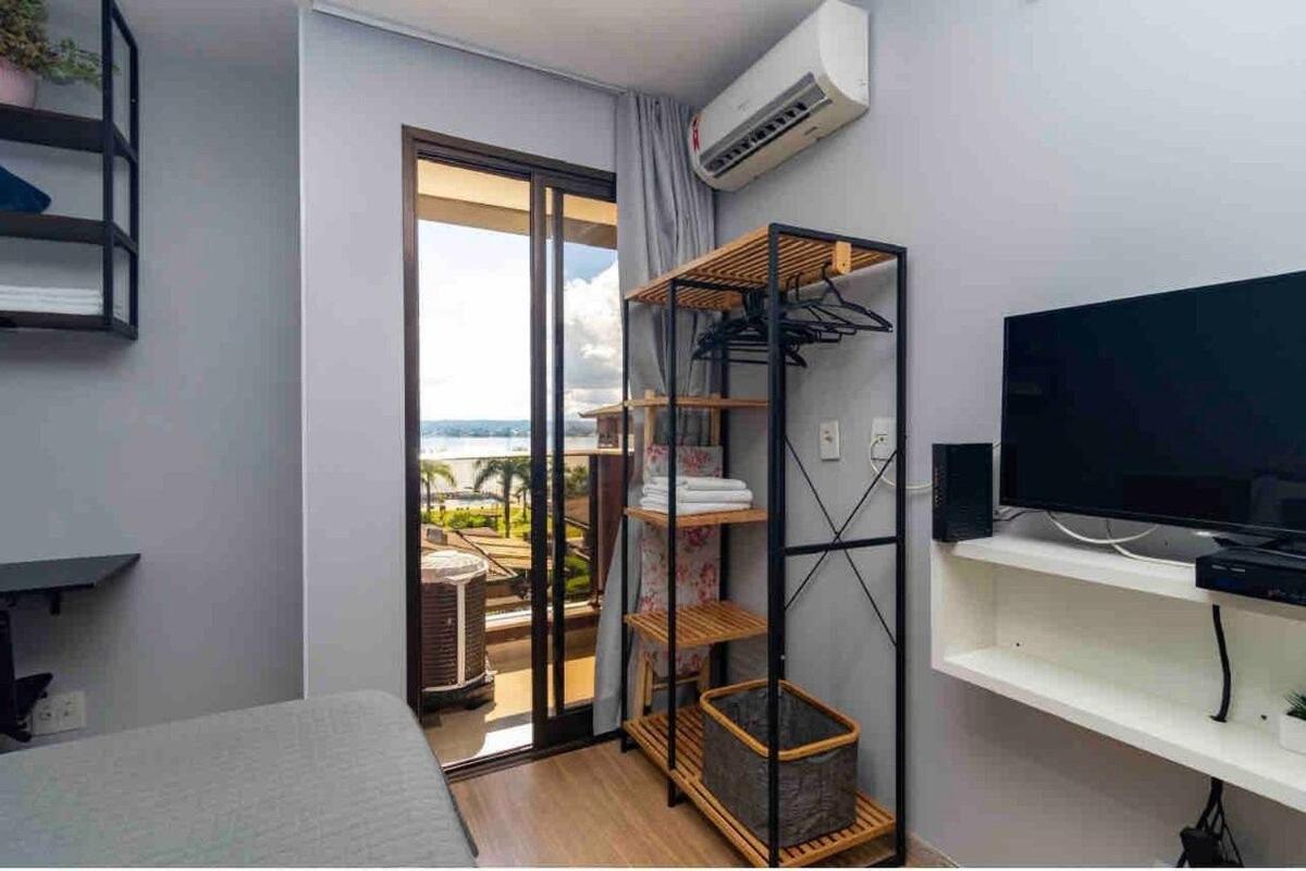 Life Resort beira lago próx a esplanada
