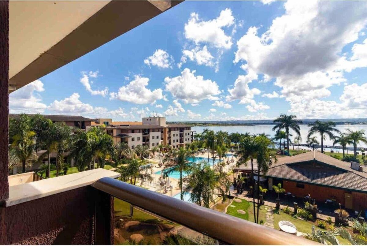 Life Resort beira lago próx a esplanada