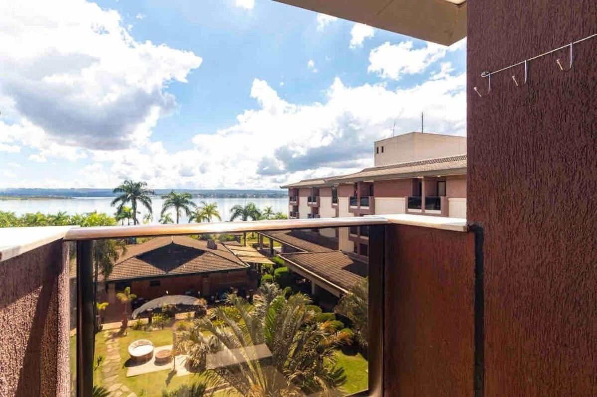 Life Resort beira lago próx a esplanada