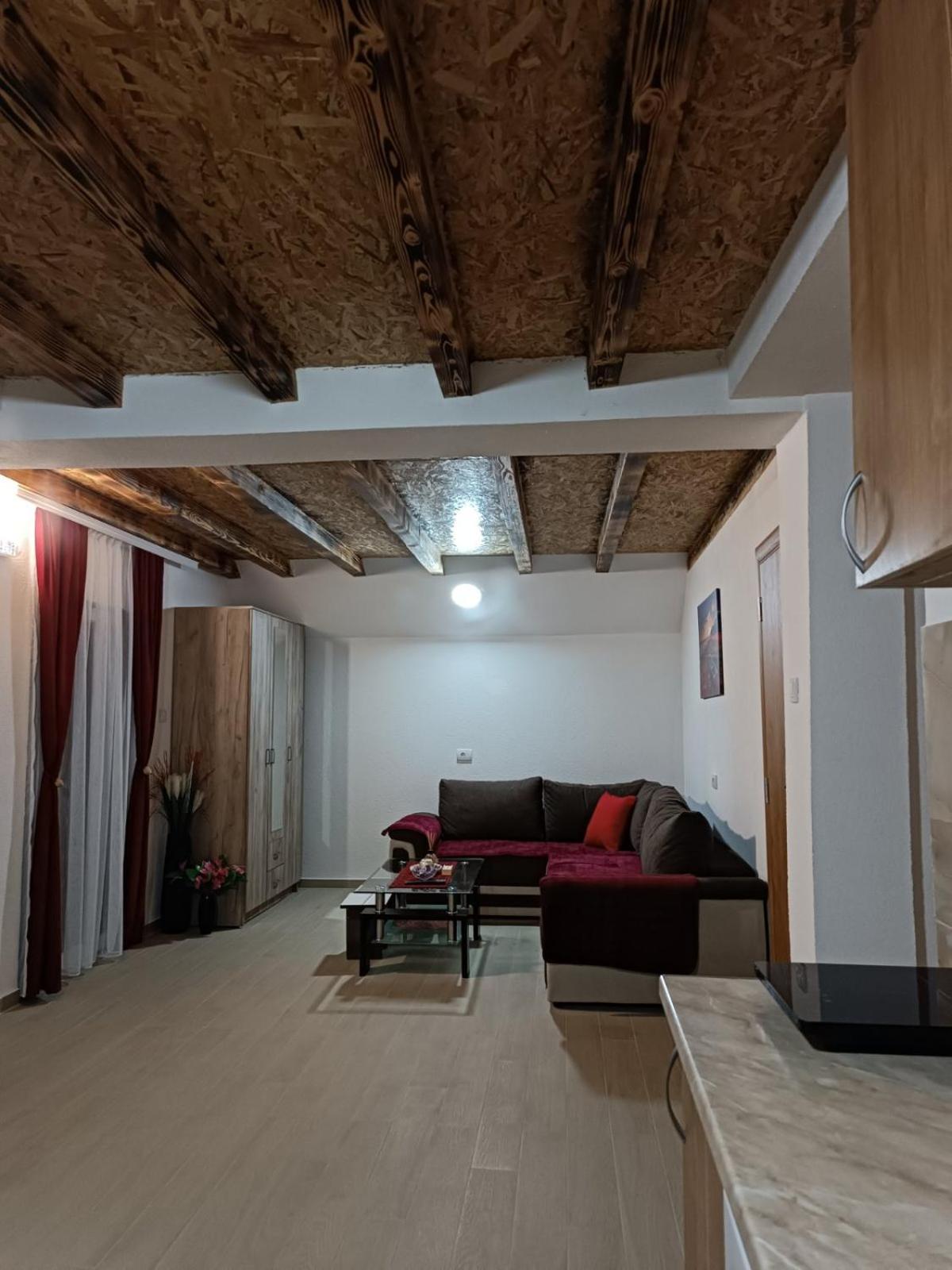 Apartmani Lena