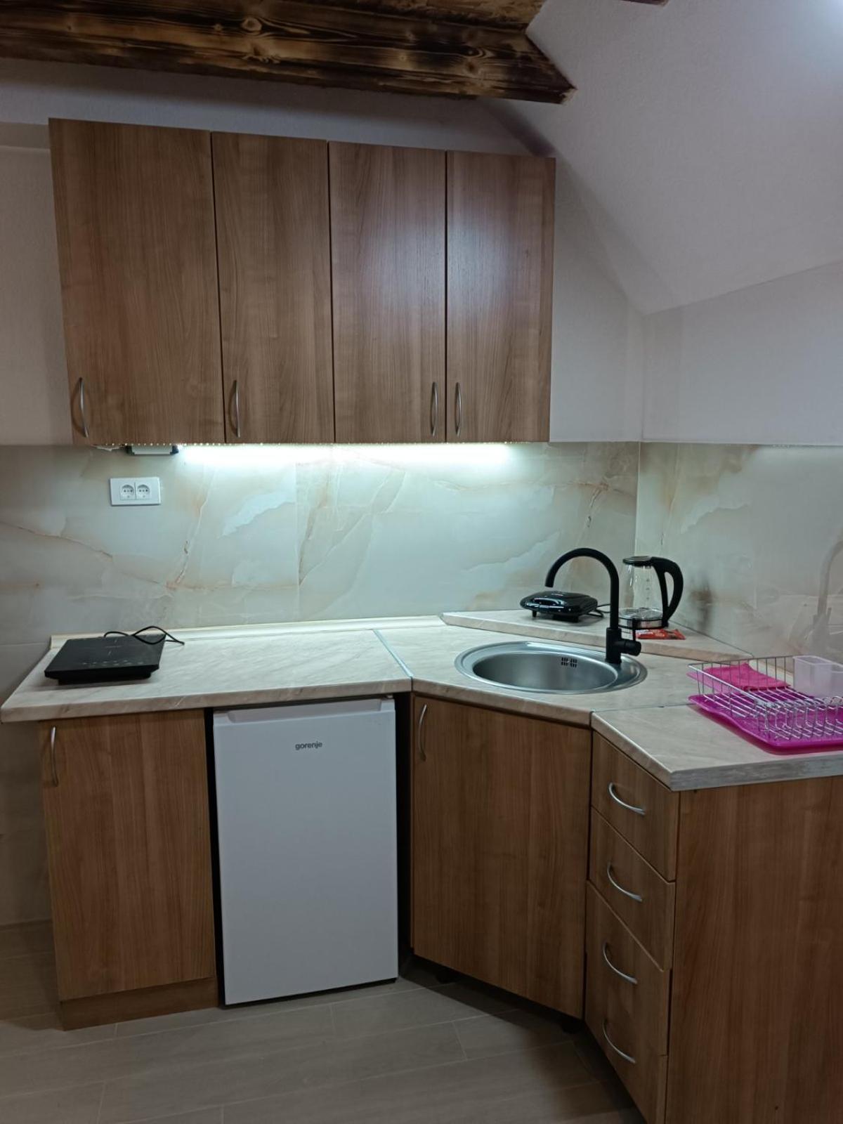 Apartmani Lena