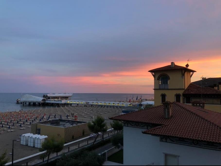 Appartamento fronte mare con terrazzo e parcheggio privato
