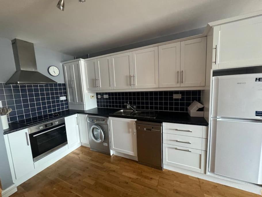 Luxury 2 bed fully equipped city centre apartment view 2