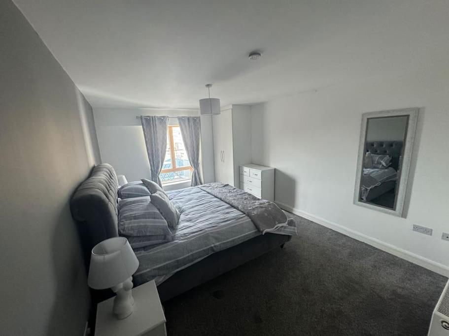 Luxury 2 bed fully equipped city centre apartment view 4