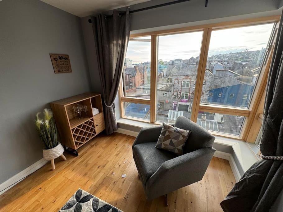 Luxury 2 bed fully equipped city centre apartment view 5