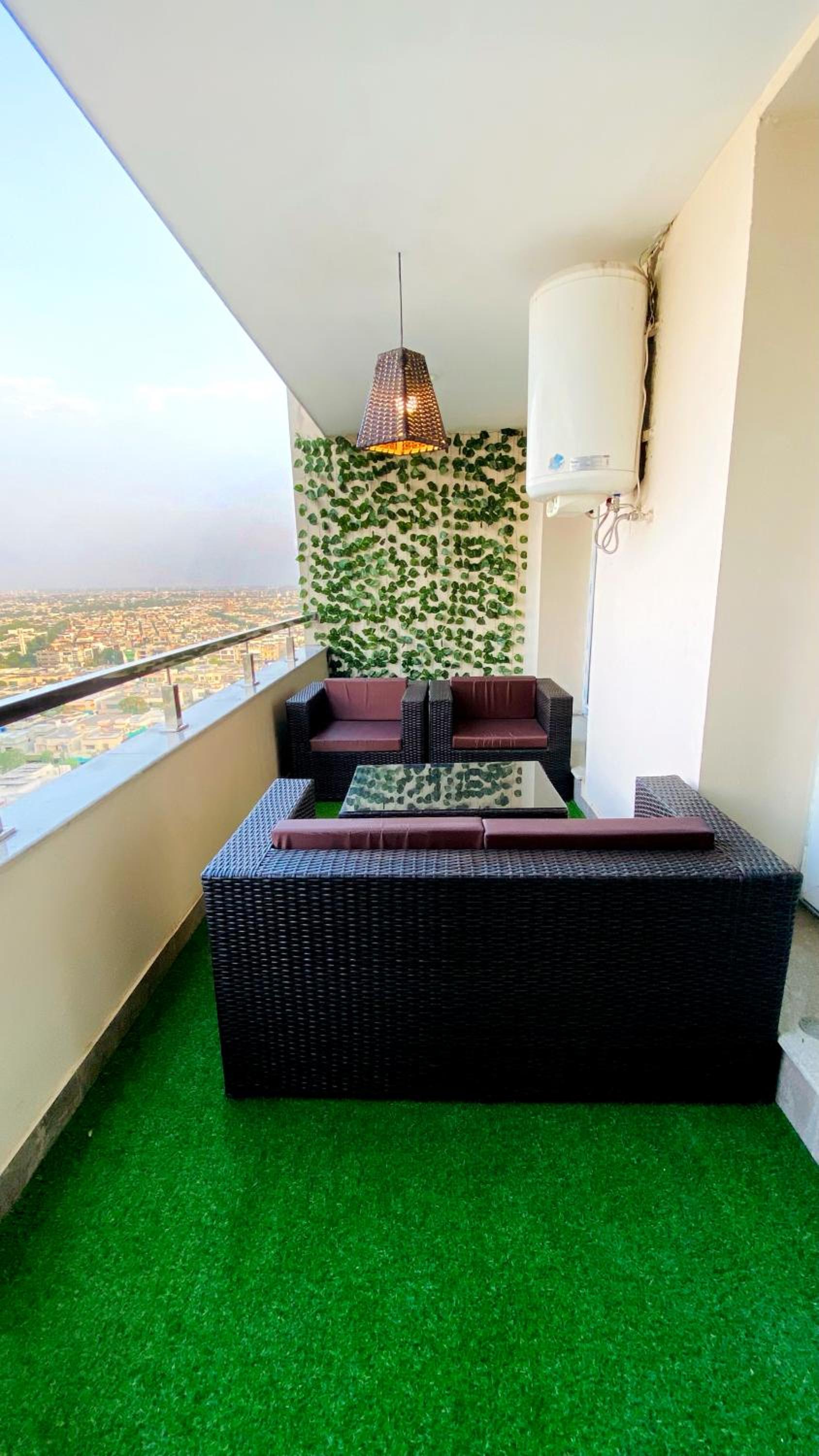 Penthouse with balcony in GoldCrest DHA view 2