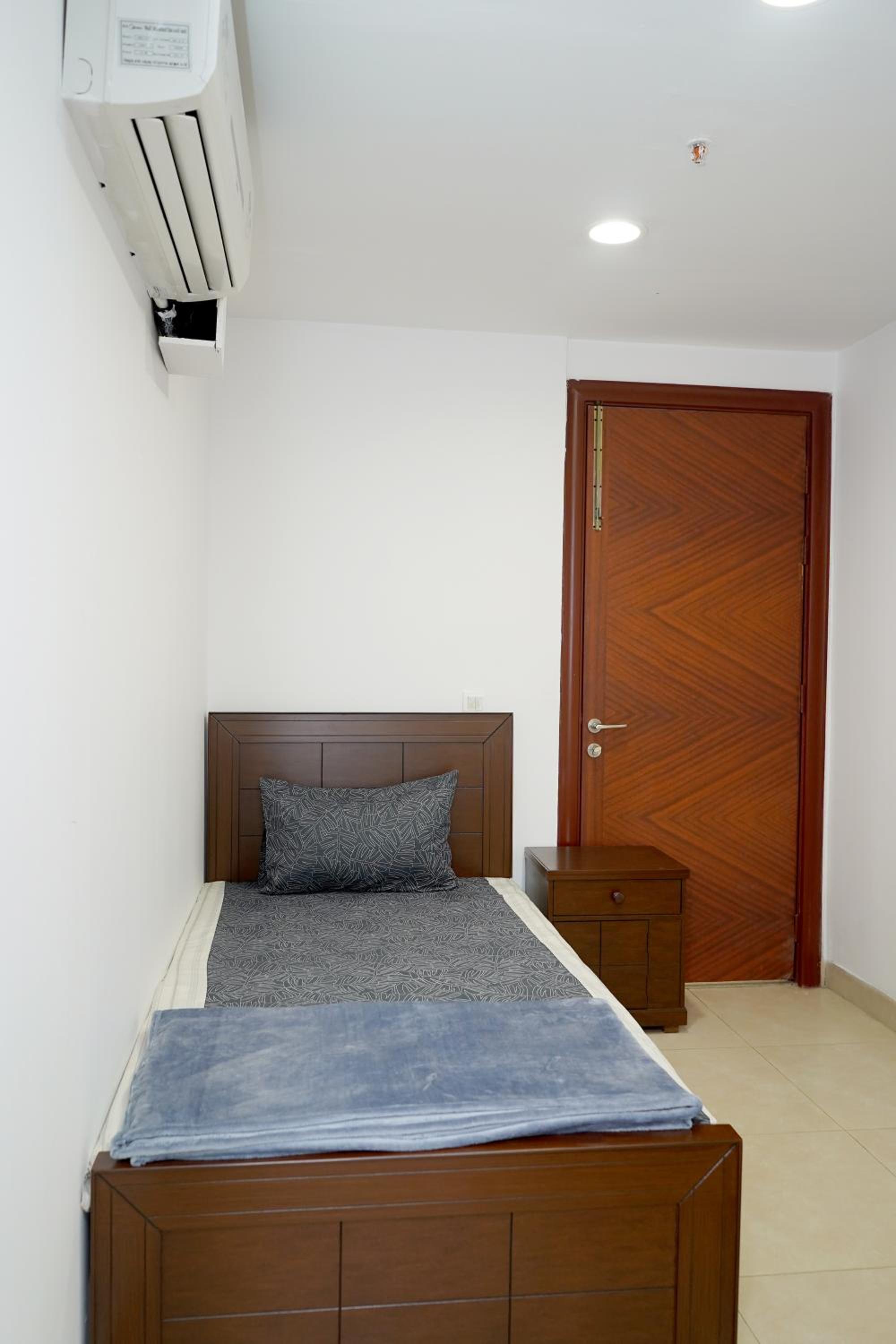 Penthouse with balcony in GoldCrest DHA view 4