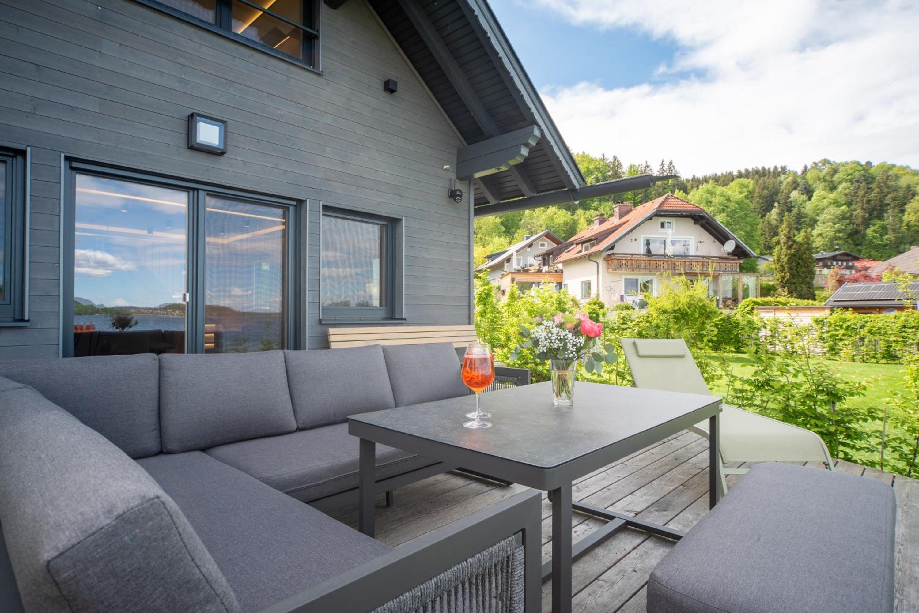 Exklusives Seehaus LAKEHOUSE in Bestlage mit privaten Sandstrand und eigenem Boot und SUP
