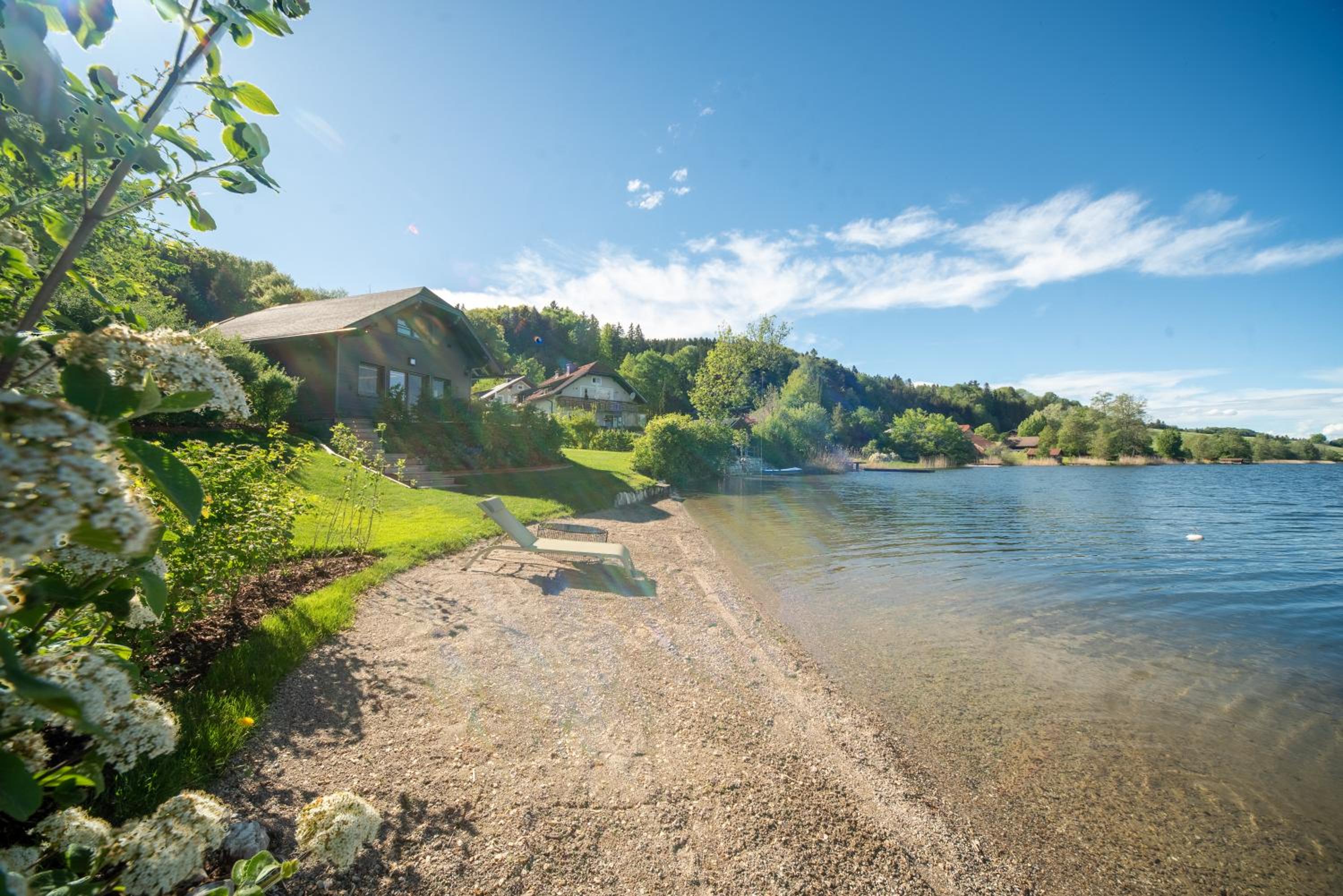 Exklusives Seehaus LAKEHOUSE in Bestlage mit privaten Sandstrand und eigenem Boot und SUP