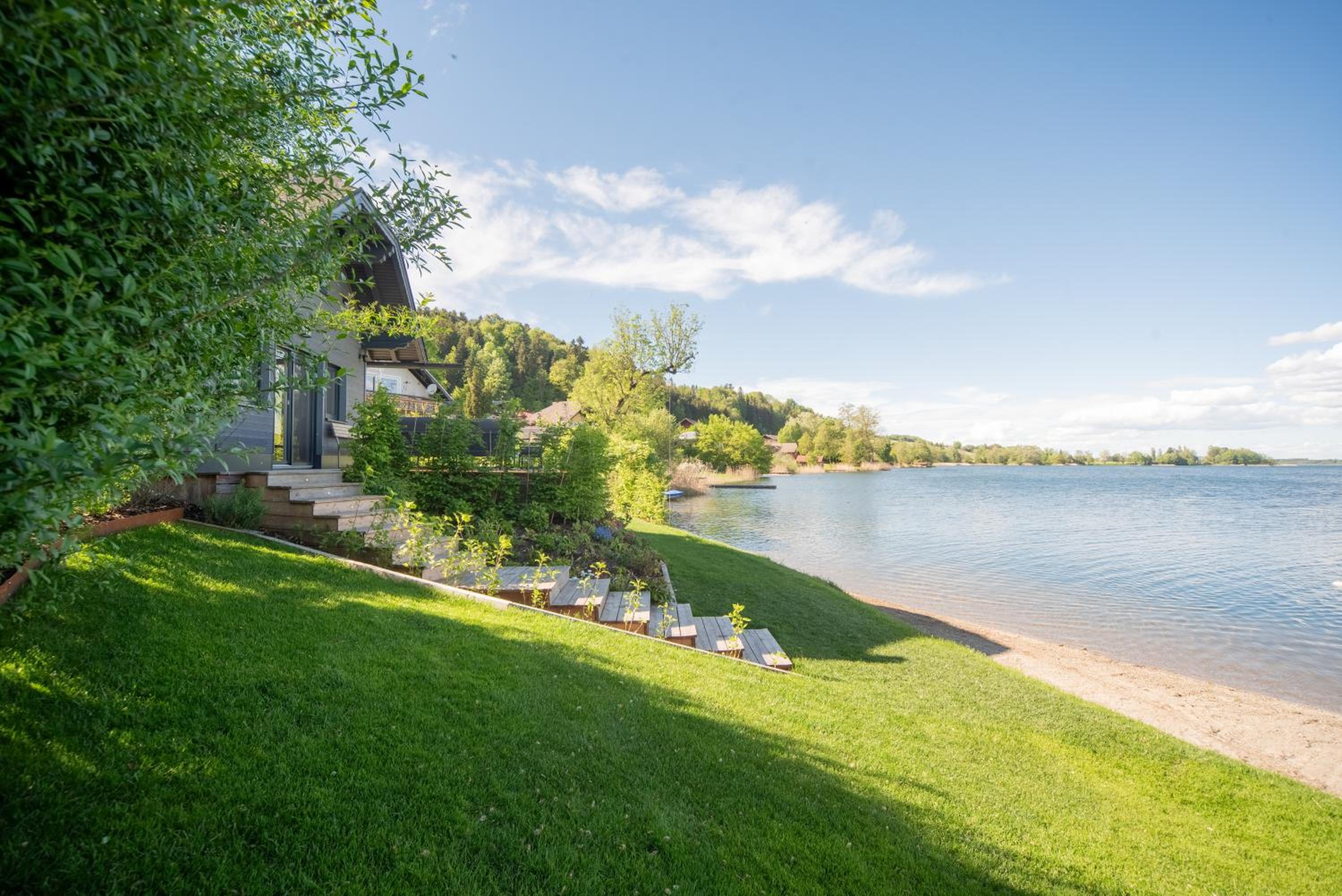 Exklusives Seehaus LAKEHOUSE in Bestlage mit privaten Sandstrand und eigenem Boot und SUP