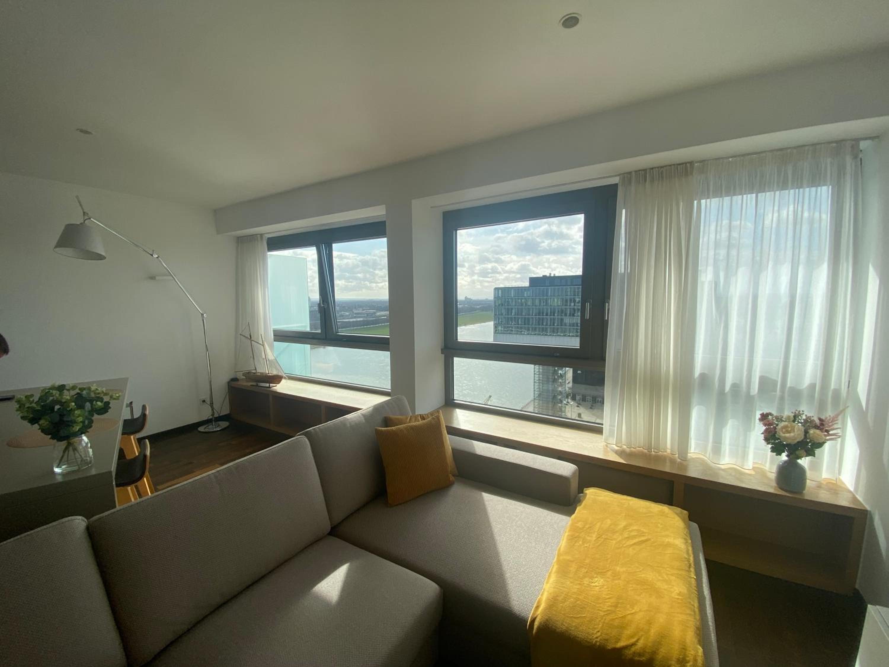 Luxurious apartment in high class building Kranhaus in Cologne
