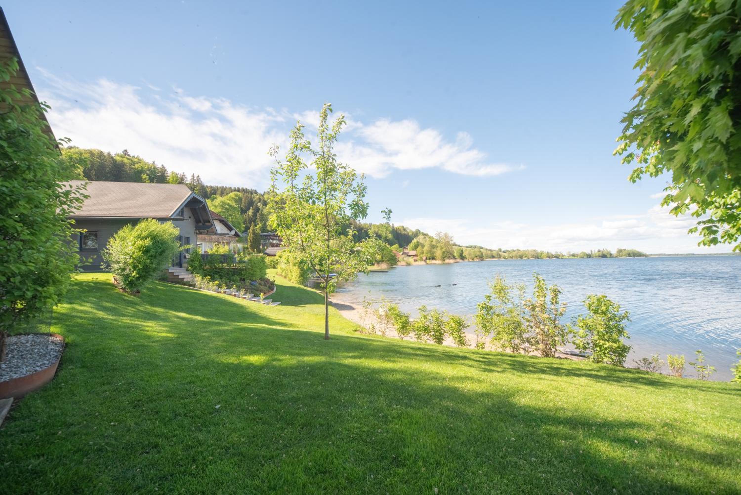 Exklusives Seehaus LAKEHOUSE in Bestlage mit privaten Sandstrand und eigenem Boot und SUP