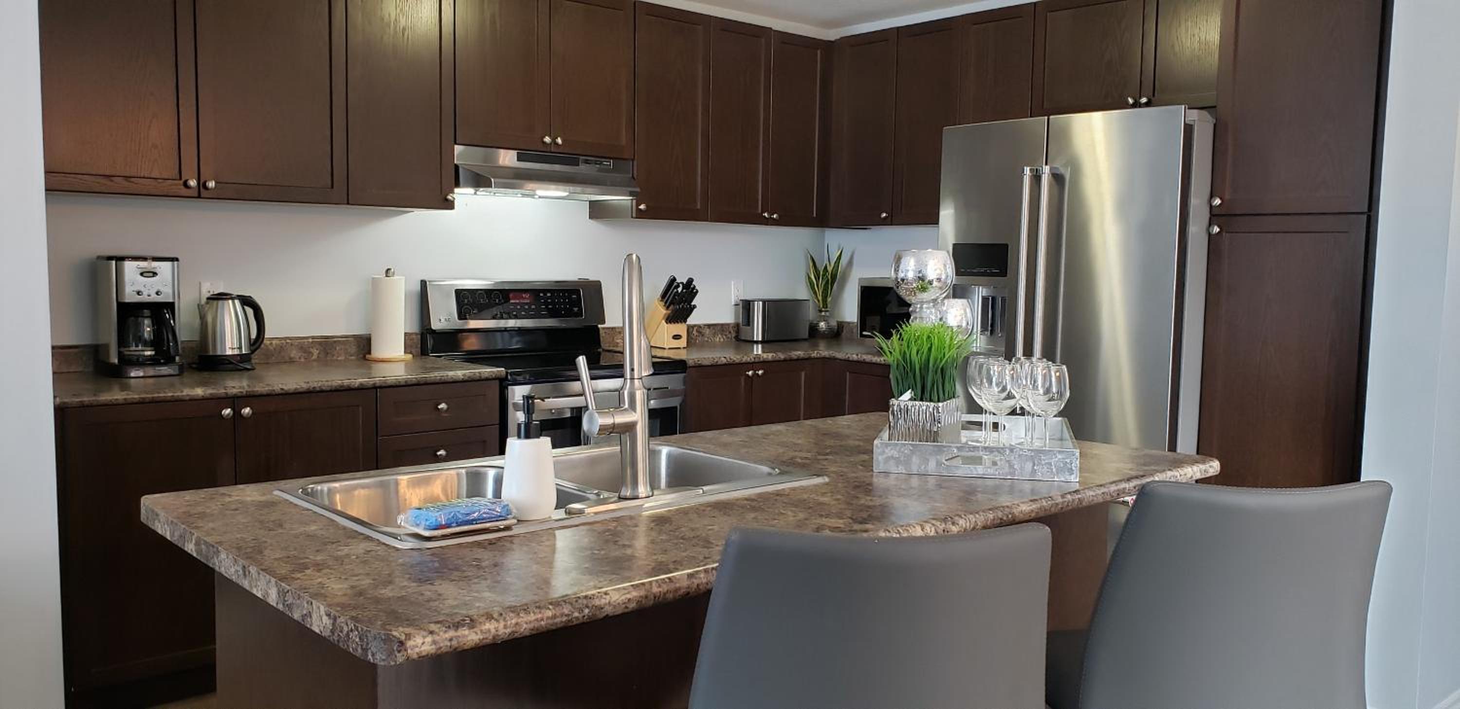 Kitchener Vacations - Stylish 3 Bdrm house- king bed, Netflix, parking - Property Image 21