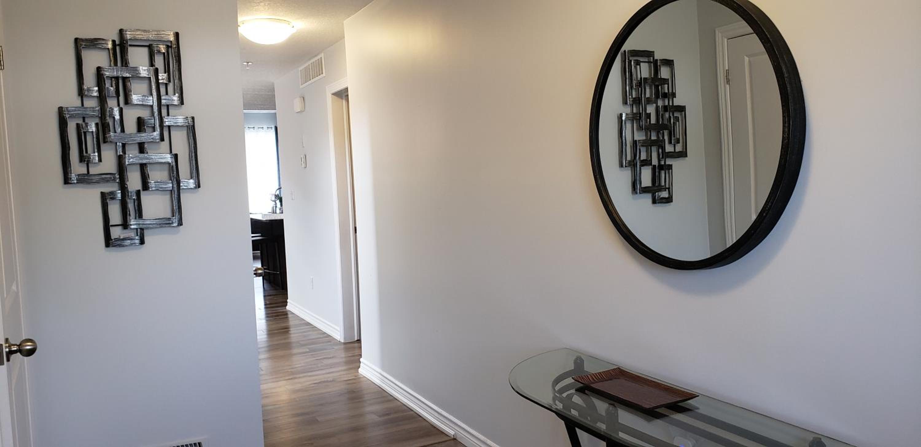 Kitchener Vacations - Stylish 3 Bdrm house- king bed, Netflix, parking - Property Image 4