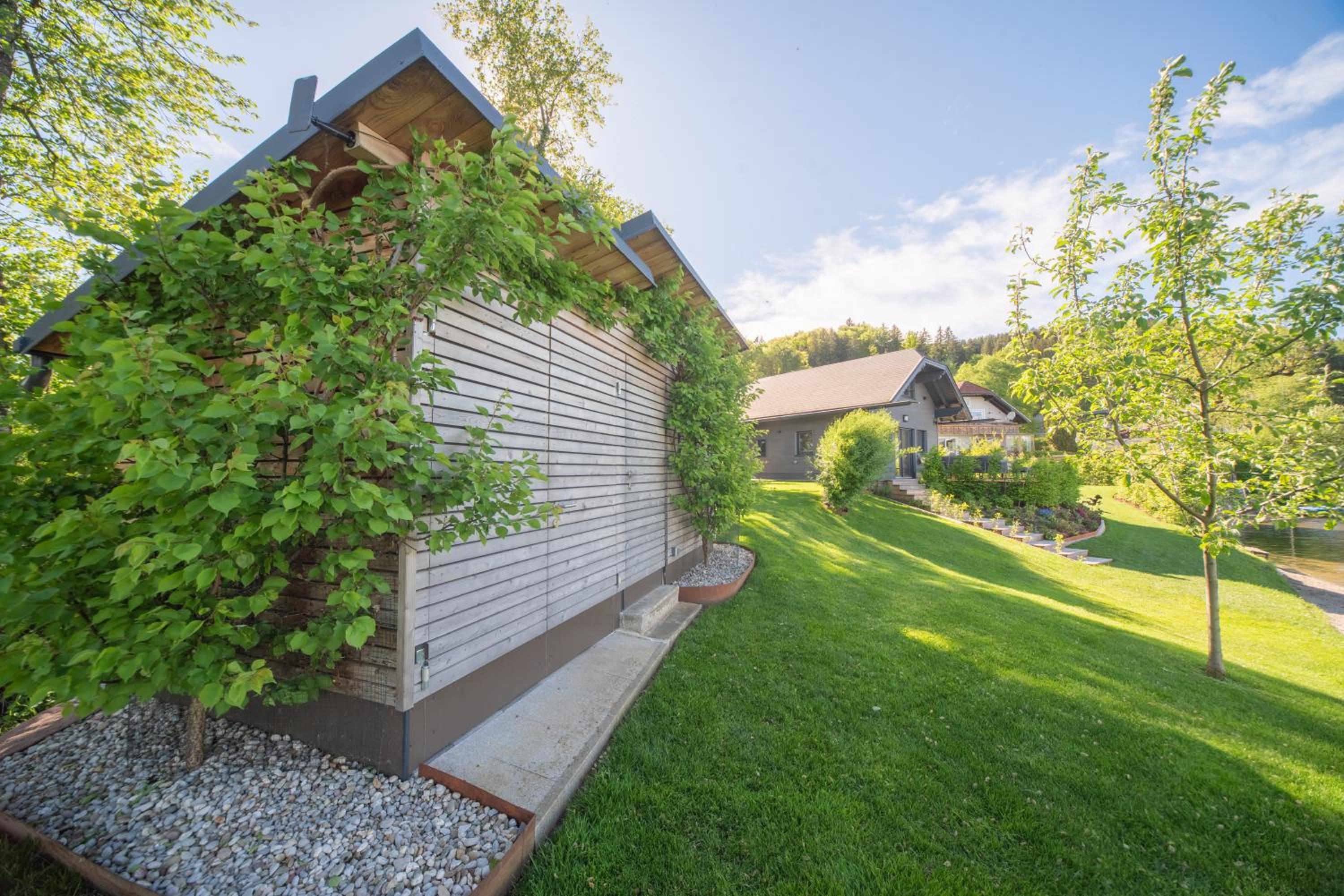 Exklusives Seehaus LAKEHOUSE in Bestlage mit privaten Sandstrand und eigenem Boot und SUP