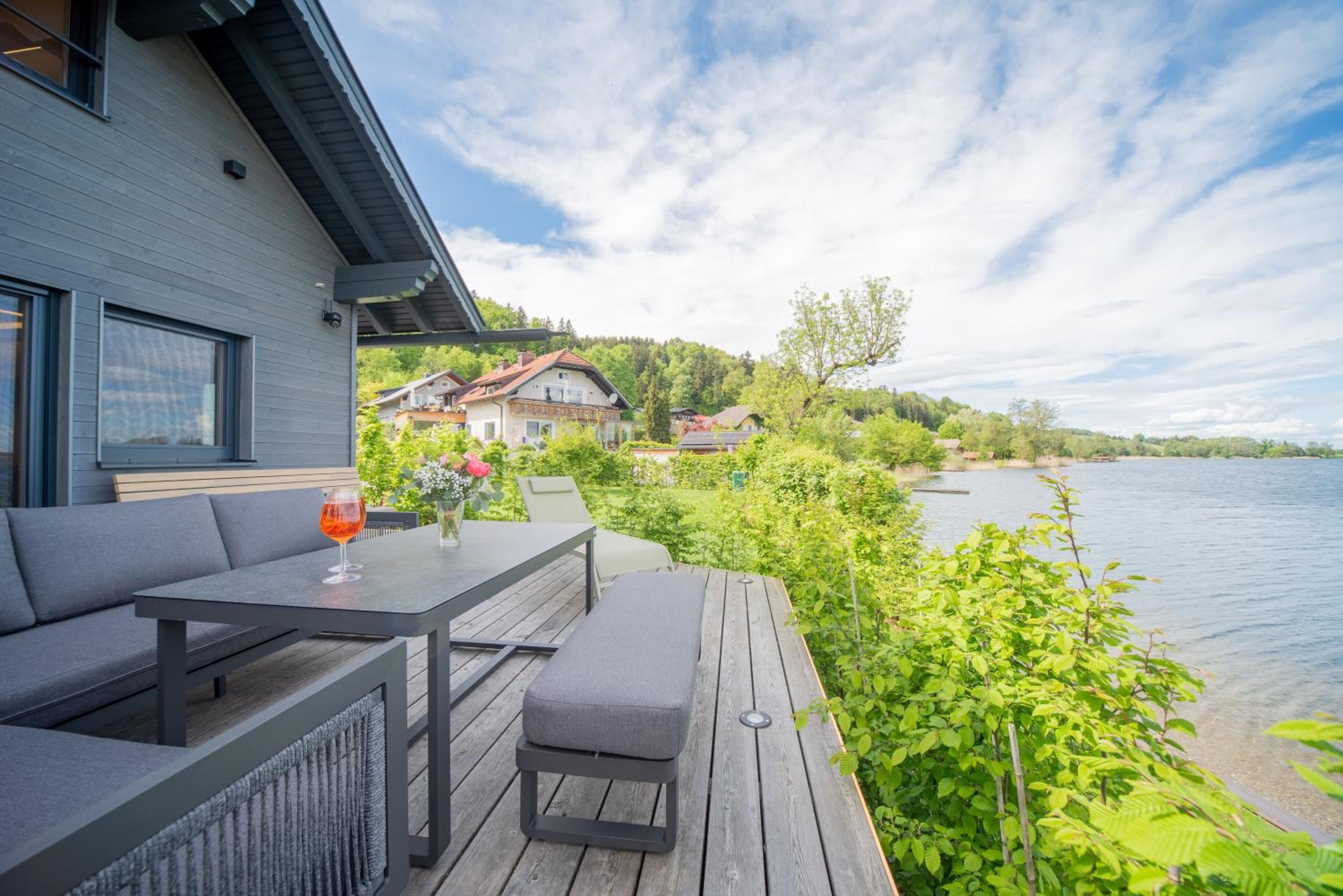 Exklusives Seehaus LAKEHOUSE in Bestlage mit privaten Sandstrand und eigenem Boot und SUP