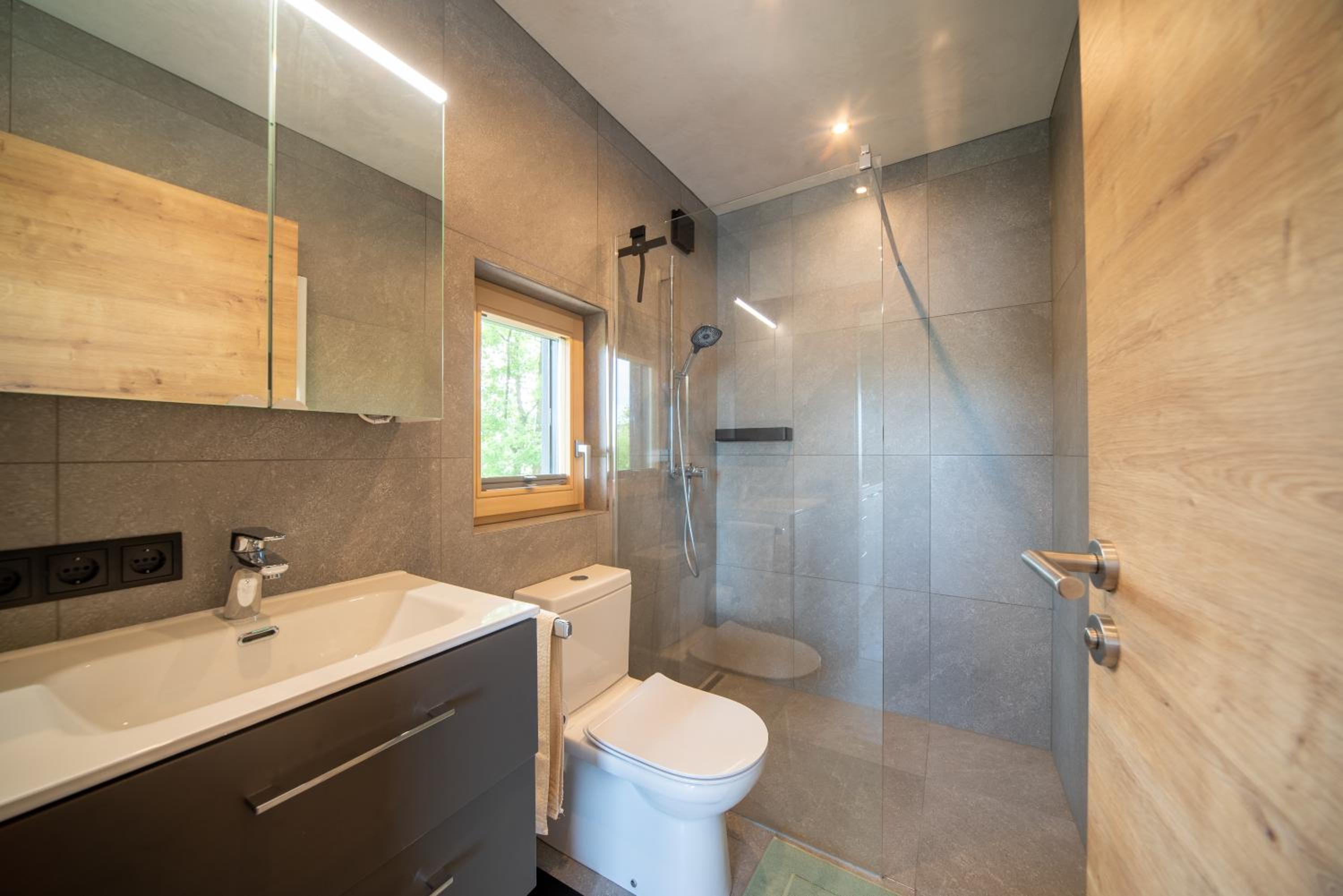 Exklusives Seehaus LAKEHOUSE in Bestlage mit privaten Sandstrand und eigenem Boot und SUP