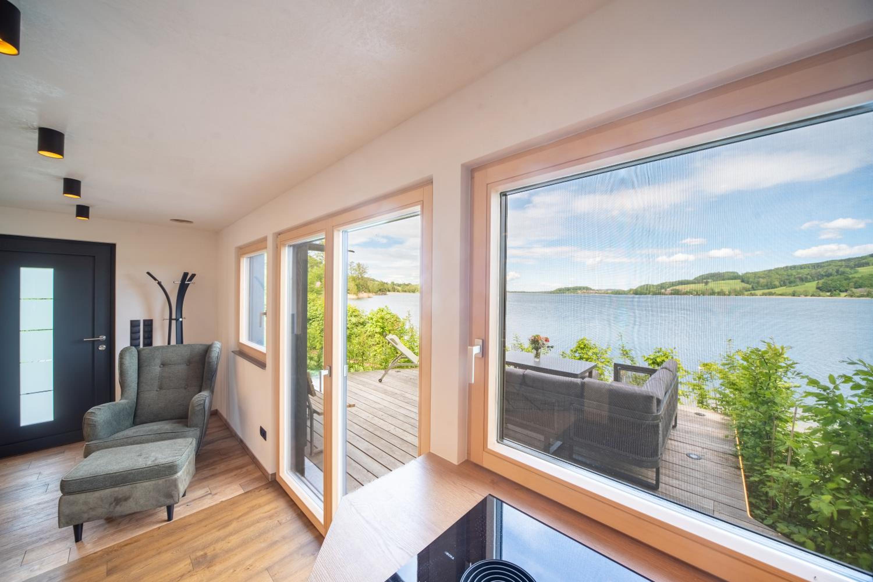Exklusives Seehaus LAKEHOUSE in Bestlage mit privaten Sandstrand und eigenem Boot und SUP